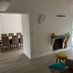 Hébergement de vacances Maison Spacieuse Proche De La Avec Piscine *