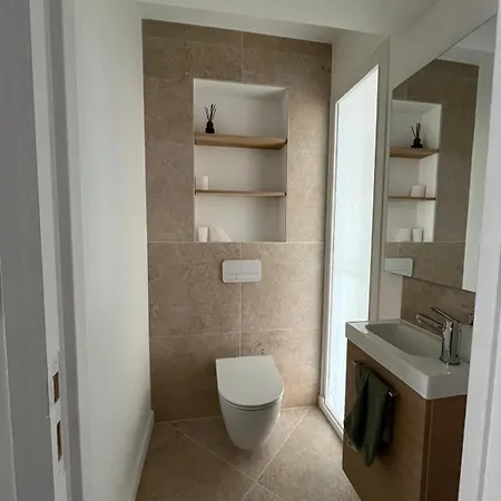 Prázdninový dům Maison Spacieuse Proche De La Avec Piscine *