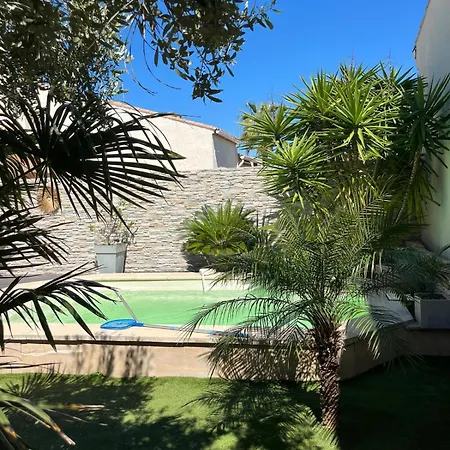 Holiday home Maison Spacieuse Proche De La Avec Piscine